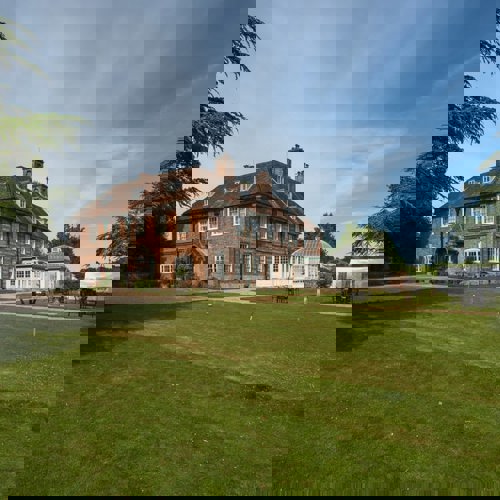 <p>THE MANOR HOUSE</p>