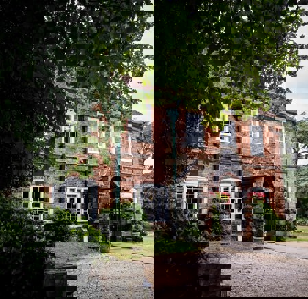 <strong>WHERE TO STAY</strong>