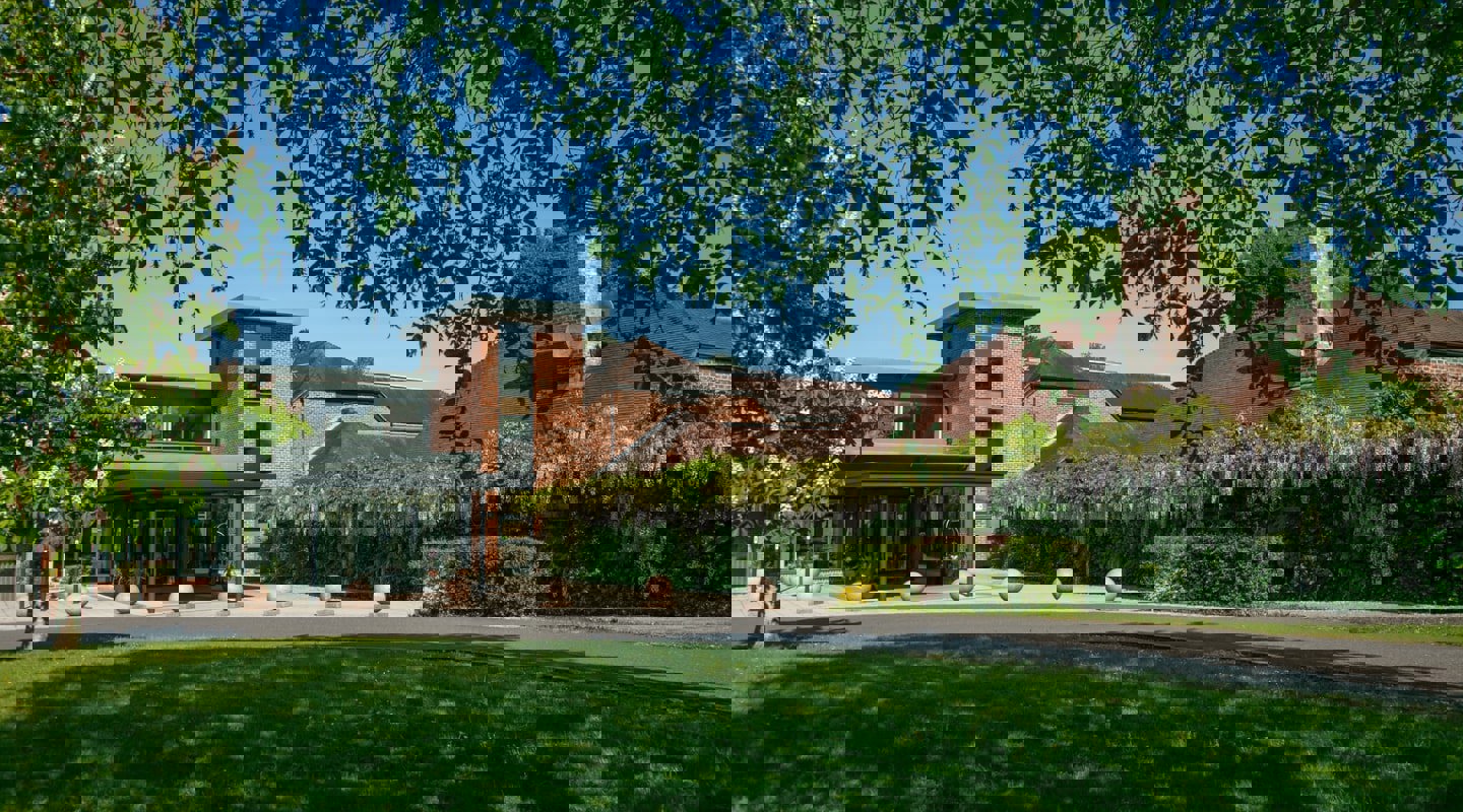 Norton Standard Imagegallery 08 Entrance