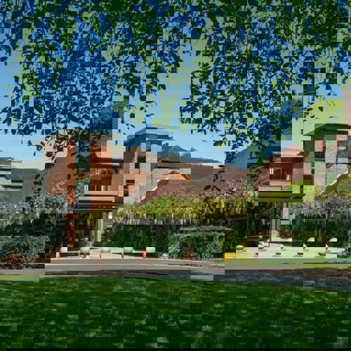 <p>Hotel Entrance</p>