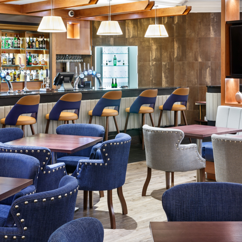 <p>HUNTER'S BAR & LOUNGE</p>