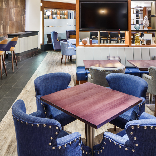 <p>HUNTER'S BAR & LOUNGE</p>