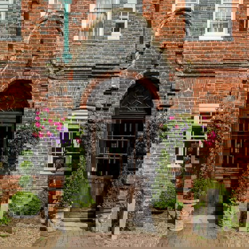 <p>WELCOME TO THE MANOR HOUSE</p>