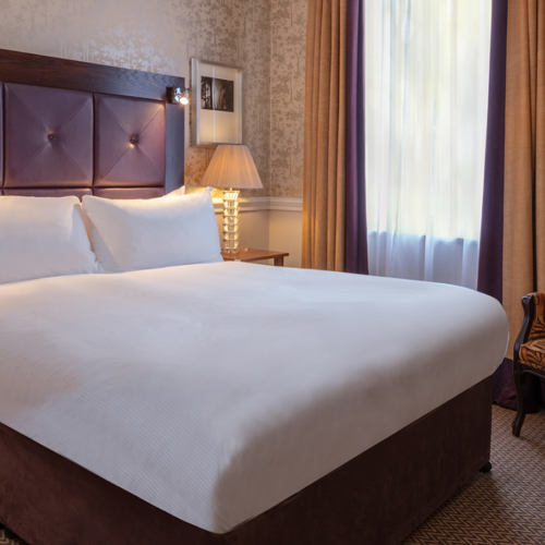 <p>BLUEBELL ROOM</p>