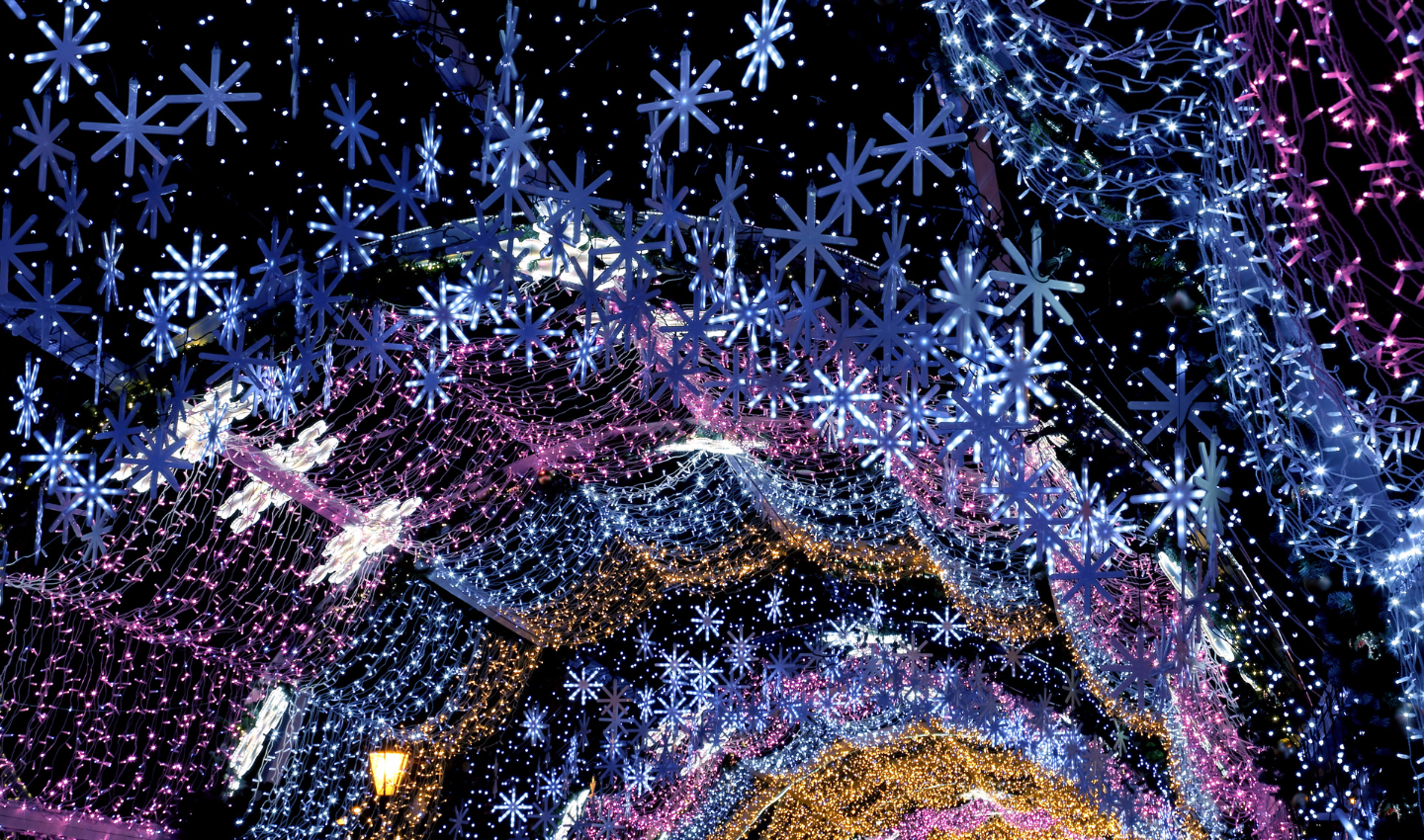 ENJOY A WONDERFUL LIGHT SHOW
